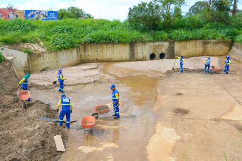 Conquista Prefeitura Realiza Limpeza Do Canal De Gua Pluvial Do