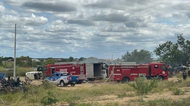 Urgente Dep Sito De Ve Culos Do Complexo Policial Pega Fogo E Inc Ndio