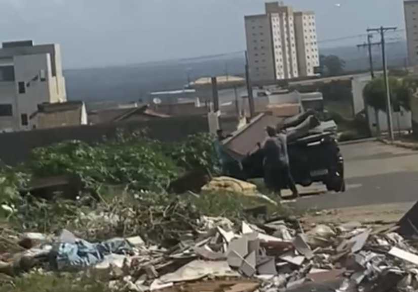 Conquista Lixo E Entulho S O Descartados De Forma Irregular Em Terreno